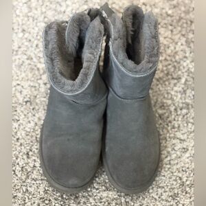 Women’s authentic Ugg boots. Size 8.